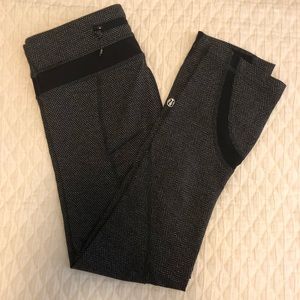 Lululemon size 4 Herringbone Inspire Crop